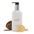 100928148 LAPĒ Collection Oriental Lemon Tea Hand & Body Lotion 300ml - balsam do rąk i ciała o zapachu orientalnej herbaty z aromatem cytrynowym.webp