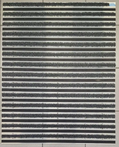 Wycieraczka systemowa aluminiowa zewnętrzna szczotka guma.webp